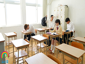 敏感な乳首をこねくり回され我慢できず大量失禁…喉奥貫通イラマ輪姦され白目イキしてしまうJ系 皆月ひかる サンプル動画サムネイル